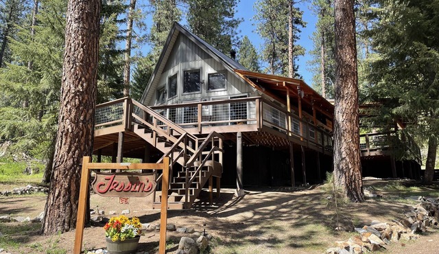 The Cabin At Sleepy Hollow Sleeps 10-12