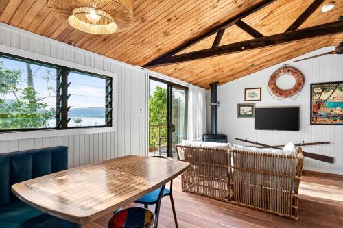 The Cabin by Coast Hosting