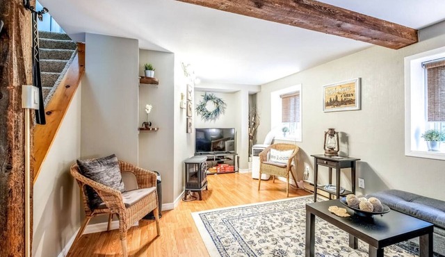 The Cabin - Cottage Vibes & Close to the Action