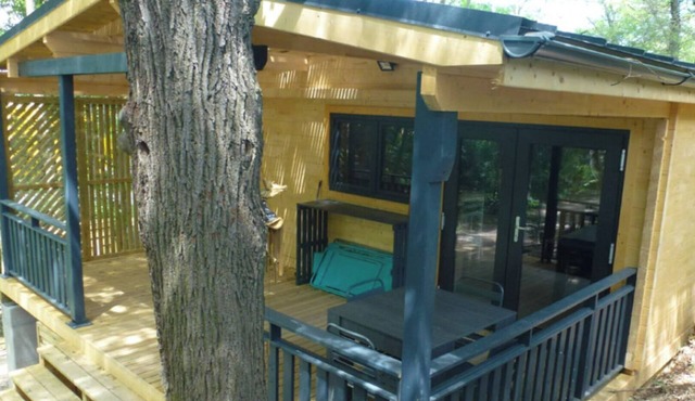 THE CABIN IN AN IDYLLIC SETTING IN THE HEART OF NATURE