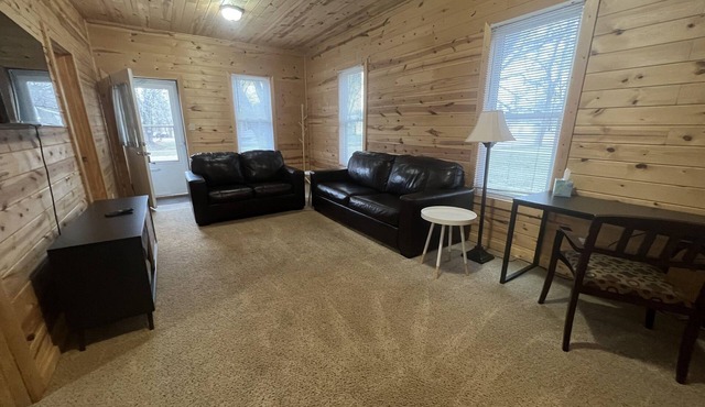 The Cabin in Town | Sleeps 4| Pet Friendly