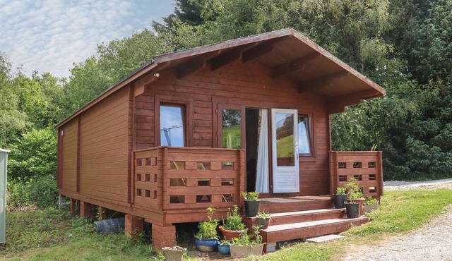 THE CABIN, LOWLEY BROOK FARM, romantic, with a garden in Launceston