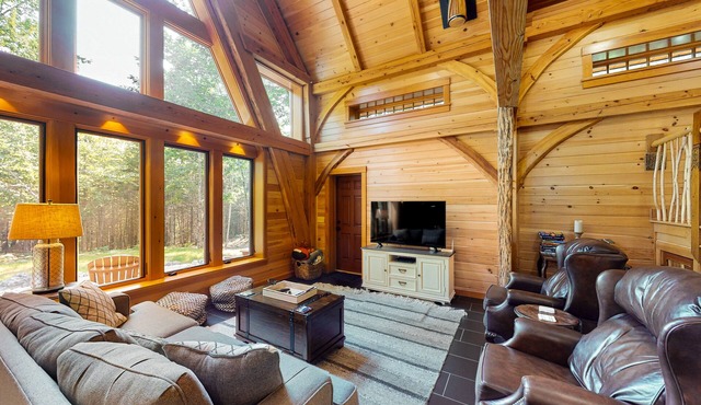 The Cabin on 32 wooded acres - tranquil new-build with sauna & forested views