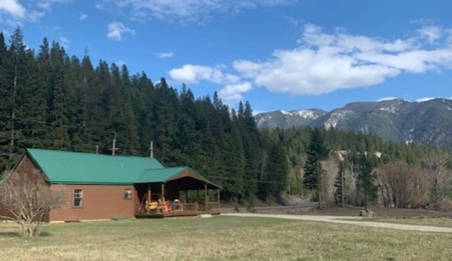 THE CABIN on Lake Creek River