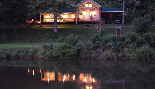 The Cabin- Riverside Cabin Perfect For Your Family Getaway.or romantic getaway