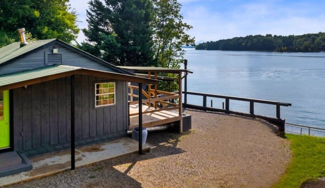 The Cabin @Smoky MTN Lakeside