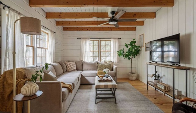 The Cabin - Unique OBX Stay, Huge Yard!