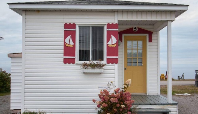 The Cabines du Phare are located in Rimouski by the sea. They are composed of te