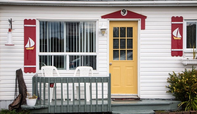 The Cabines du Phare are located in Rimouski by the sea. They are composed of te