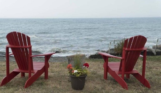 The Cabines du Phare are located in Rimouski by the sea. They are composed of te