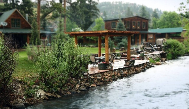 The Cabins at Country Road