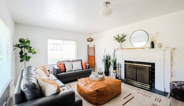 The Cache Cottage ~ 5 BDR, 2.5 Bath SAUNA USU Logan Canyon SKITHEBEAV Bear Lake