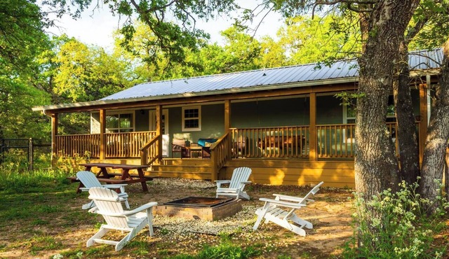 The Cactus House, A Serene Pet-Friendly Home in the 42 Acre Lost Pines Shire