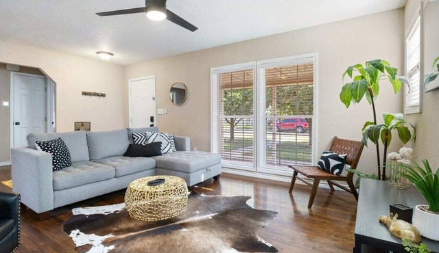 The Cactus Rose - 2BR 1BA - Walk to Texas Tech
