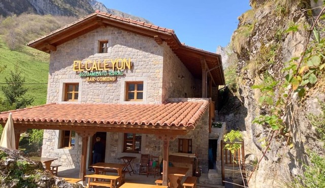 The Caleyon, village house with breakfast. Rooms with private bathroom.