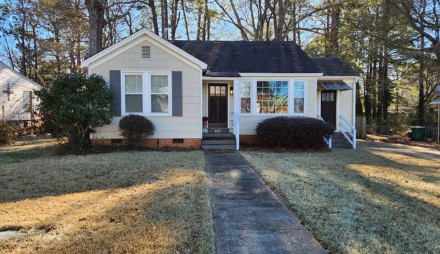 The Callaway Cottage- HOME AWAY FROM HOME!