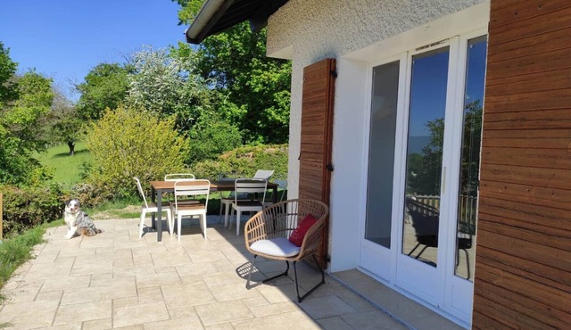 The calm of the countryside with the benefits of Annecy's lake and mountains