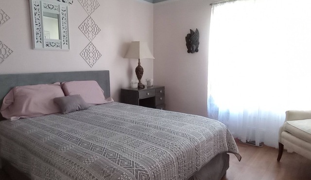 The Cam Grady, Restored, roomy, eclectic cottage in heart of Downtown Morganton