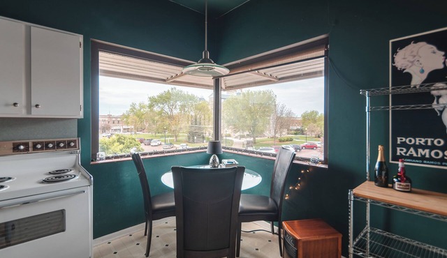 The Cambridge 2BR apartment in historic downtown