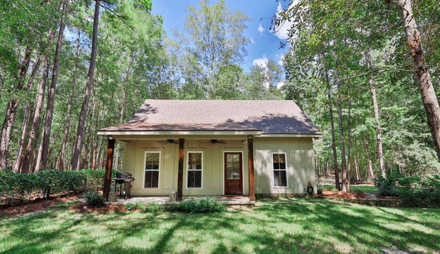 The Camellia Cottage - private family space!