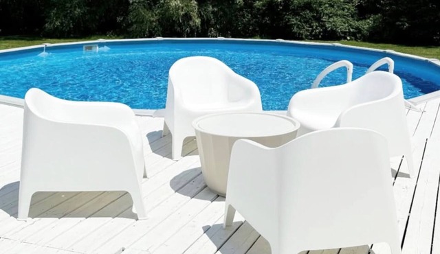 The Canada House | 4-Bedroom Retreat in Prince Edward County | Pool and Hot Tub
