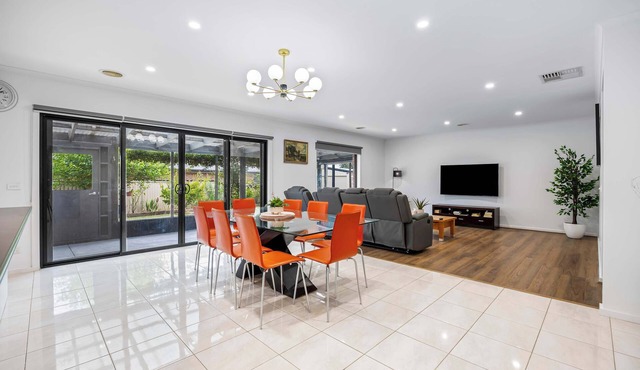 The Canadian Escape, Ballarat - Up to 10 guests!