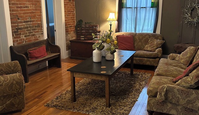 The Canal House: 3-bedroom home
