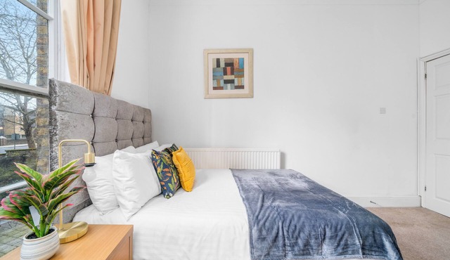 The Canary Wharf Larger Group Apartment sleeps up to 10