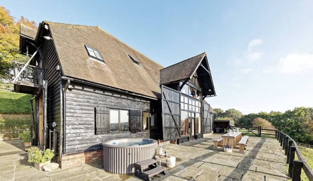 The Canterbury Barn by Bloom Stays - large barn sleeping up to 20. Ideal for hen parties
