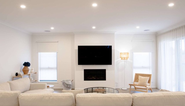 The Capel - 4 Bedroom Luxury House with Pool - 4pm check out on Sundays*