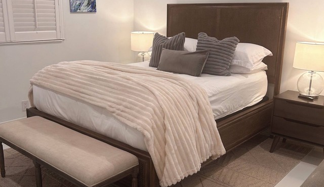 The Capri House: Fun, Grill & Beach Minutes Away