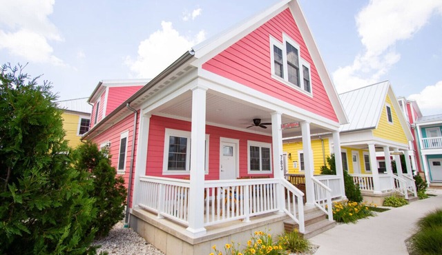 The Captain - 3 Bed/1 Loft Lakeside Cottage!