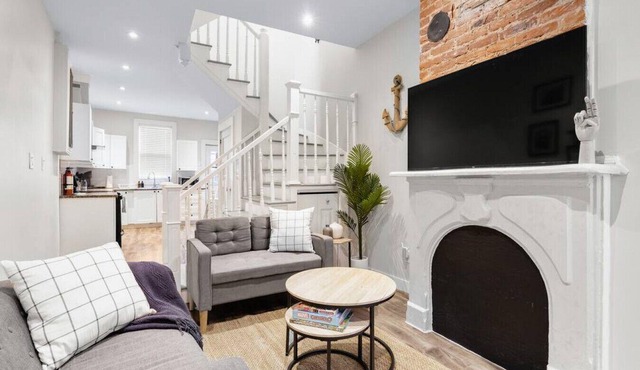 The Captain-Charming Home- Close to Jellybean Row