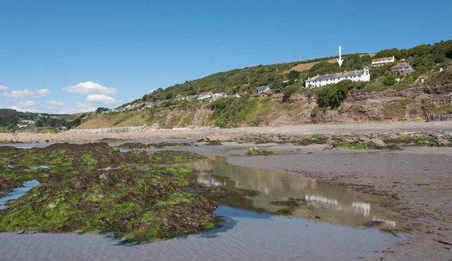 THE CAPTAINS HOUSE, pet friendly, with open fire in Downderry