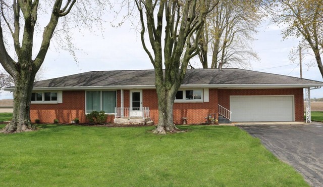 The Captains Quarters located 1/4 mile from Old Field Beach , Pet friendly,