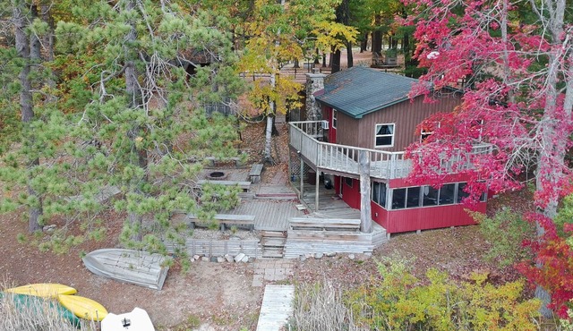 The Card's Nest Rental Cabin on Lake in Wooded Area