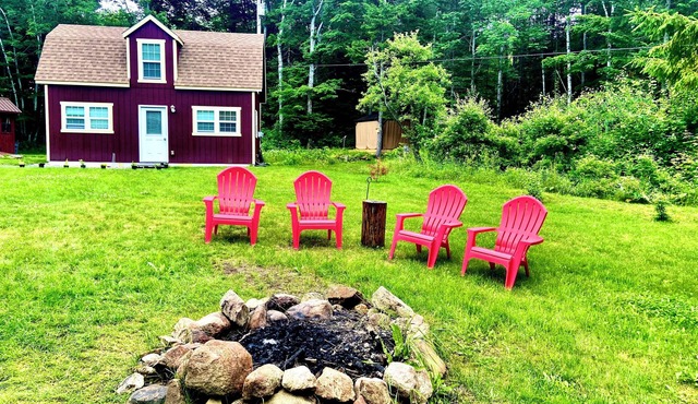 The Cardinal Barn! Beautiful peaceful tiny home in the heart of the Adirondacks!
