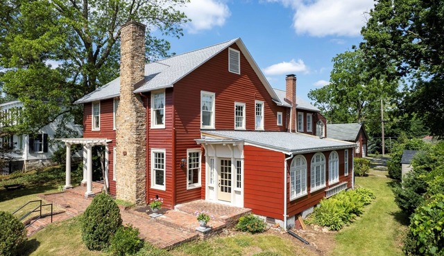 The Cardinal House: Historic Home on Tree Streets