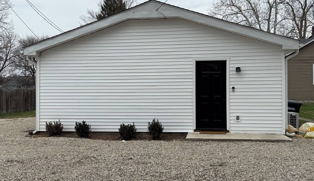 The Cardinal. Newly built 1-bedroom cottage w/WiFi and AC in delightful Muncie