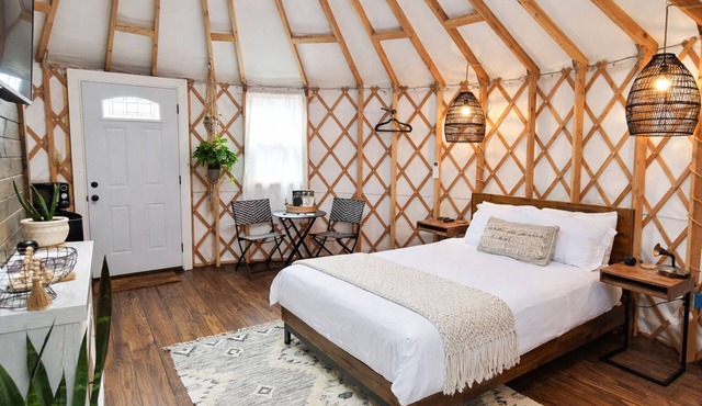 The Cardinal Yurt: Unique Stay in Hocking w/Wifi, Hot Tub, Fire Pit + Game Barn