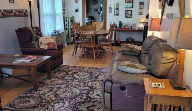 The Carefree Cabin is a 3 bedroom, 1 bath house on a dead end road near a creek