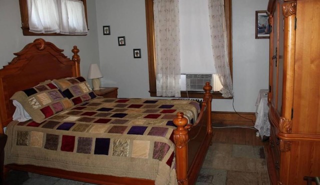 The Carl at Victorian Charm Inn