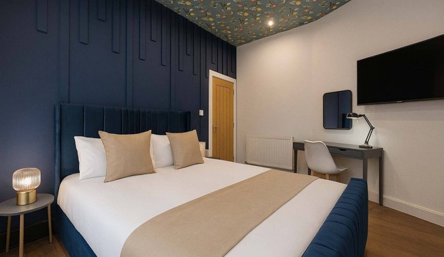 The Carlton Heights, King and Twin by The HIve WA1