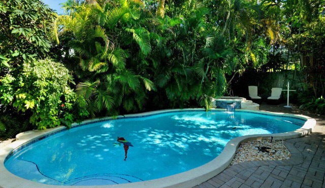 The Caroline House Estate - 1 Block off Duval & Key West Historic Seaport