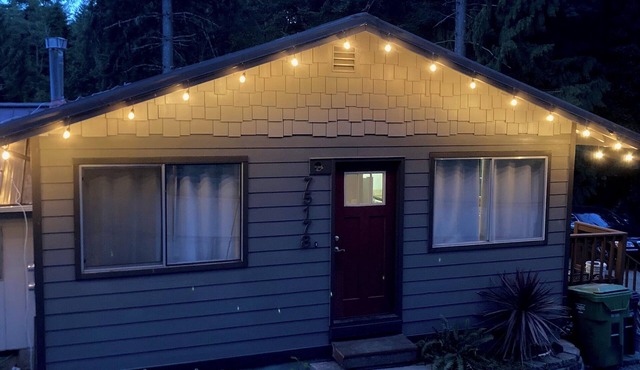 The Carpenter's Cottage- Serene; 2Bed, 1 bath, w/hot tub!