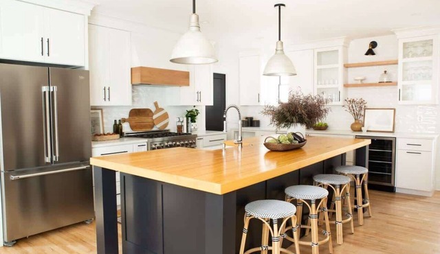 The Carriage House and The Chatham Manor | Hot Tub