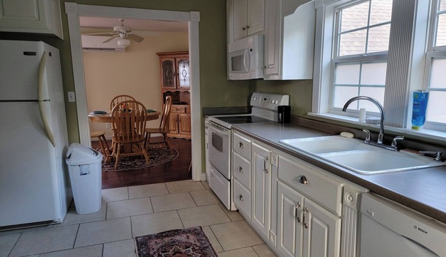 The Carriage House: Charming 1-bedroom guest house in Fort Payne