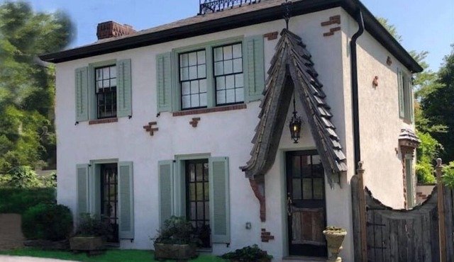 The Carriage House "The Entire Place