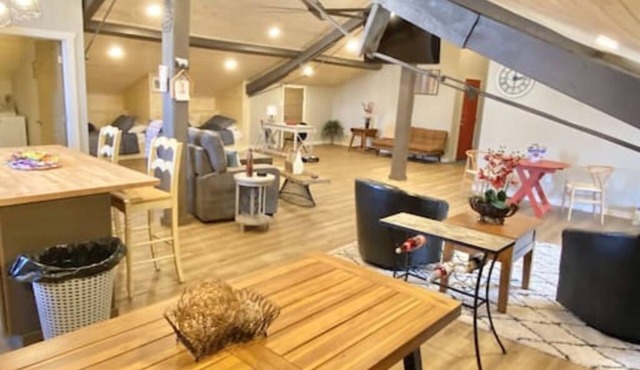 The Carriage House - Downtown