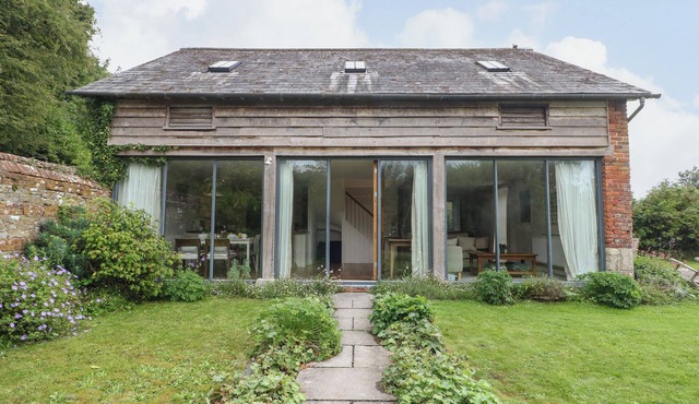 THE CART BARN, pet friendly, with a garden in Ridge